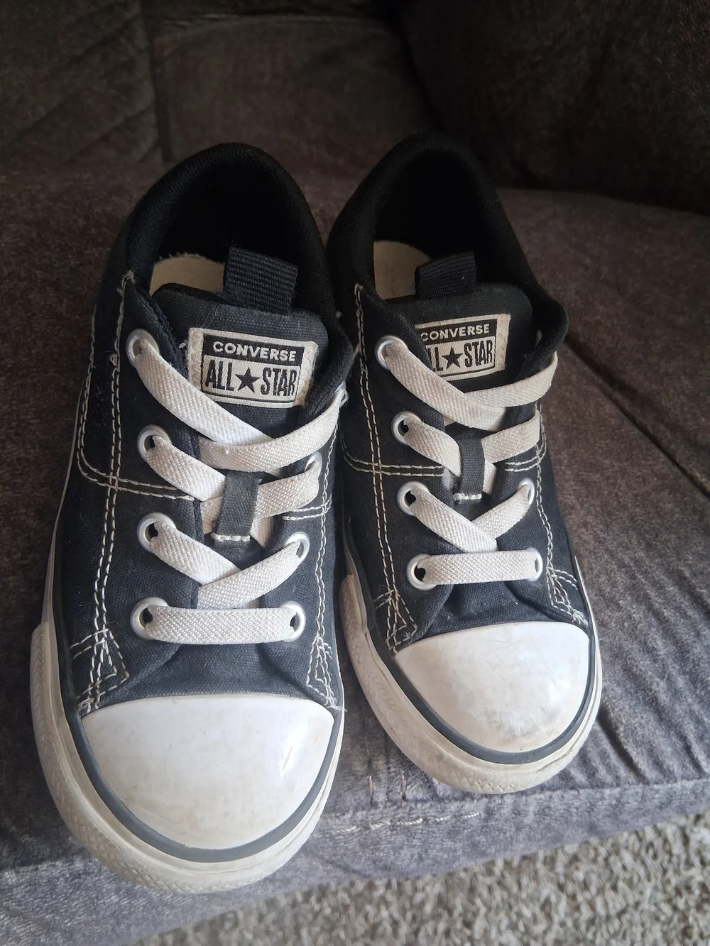 Used Converse Toddler Black and White Low Top Sneakers Size 10